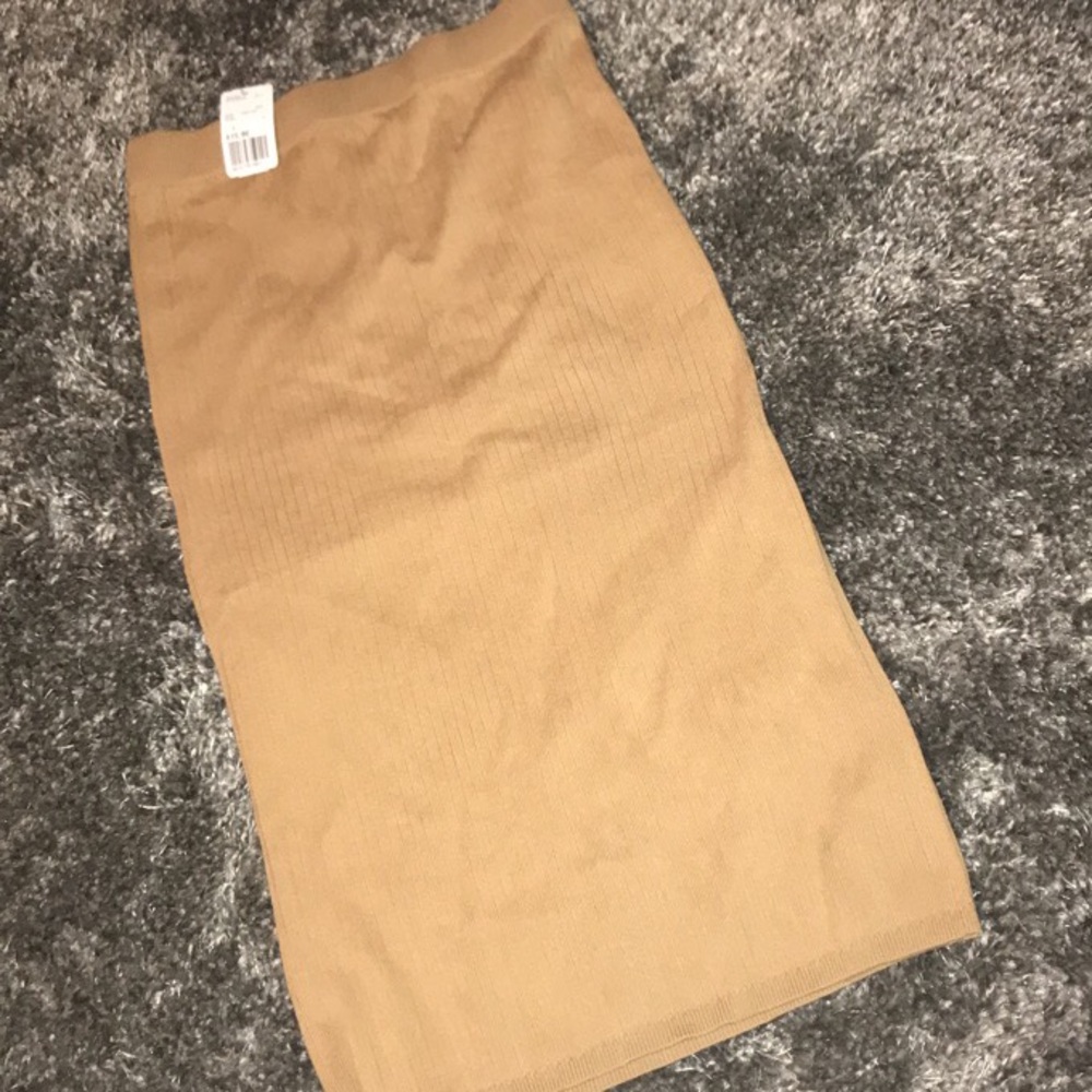 Long fitted skirt